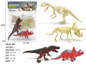2 dinosaurs, 2 types of assembled fossil skeletons