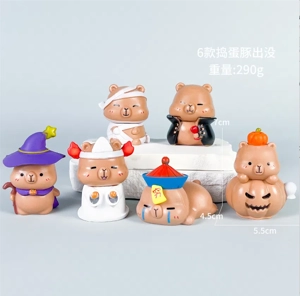 There are 6 types of Capybara figures and trick-or-treating pigs