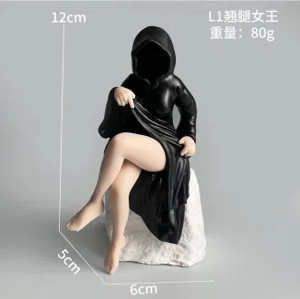 Black Robe Queen L1 Cross-leg Queen Figurine