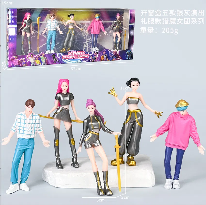 The witch hunting troupe figure silver gray performance dress model Witch Hunt troupe window opening box 5 types