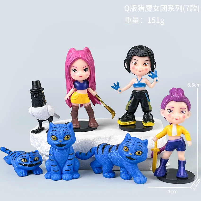 The Witch Hunt Troupe has 7 Q version costumes