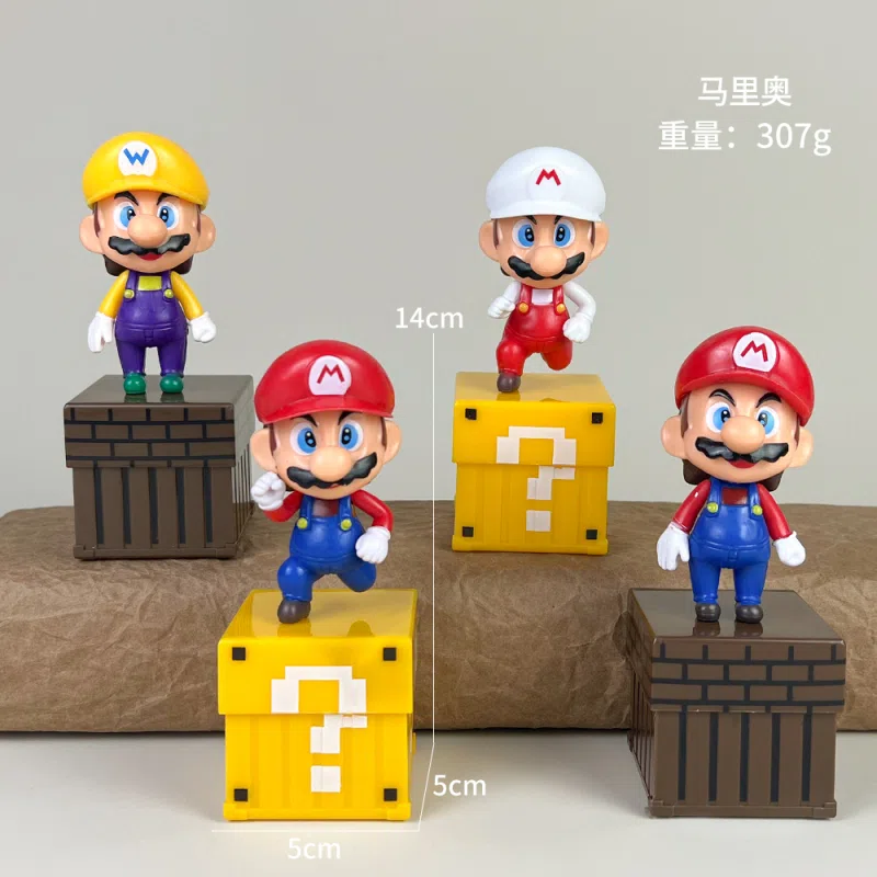 Mario figurines, 4 types with bottom boxes