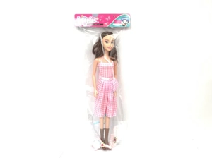 New 22 Inch Barbie (IC, Dressing Mirror, Scissors)