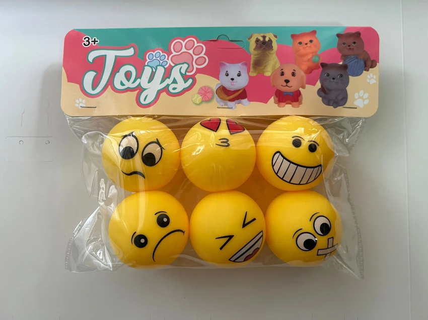 Enamel 6 emoji PVC card head bag whistle