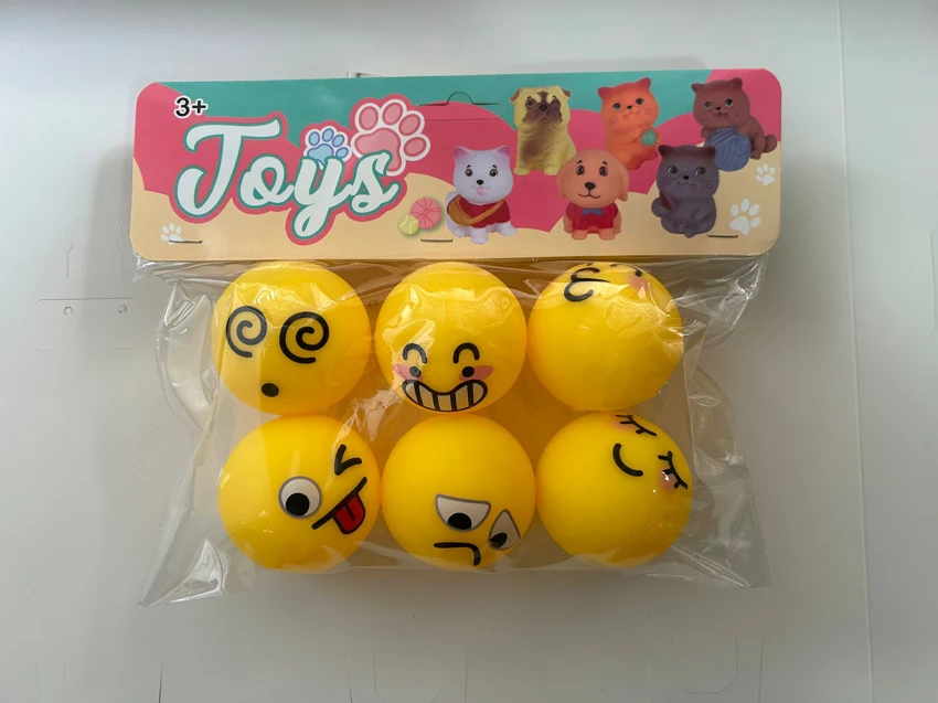 Enamel 6 emoji PVC card head bag whistle