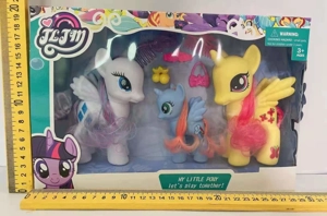 5-inch horse, number 2 horse, number 3 horse, one each; comb 2, clips 2, bag 1