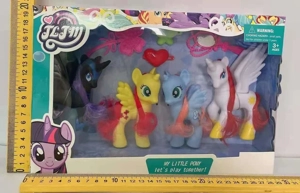 2 Sun Horses, 2 number 3 horses, 4 comb clips in total