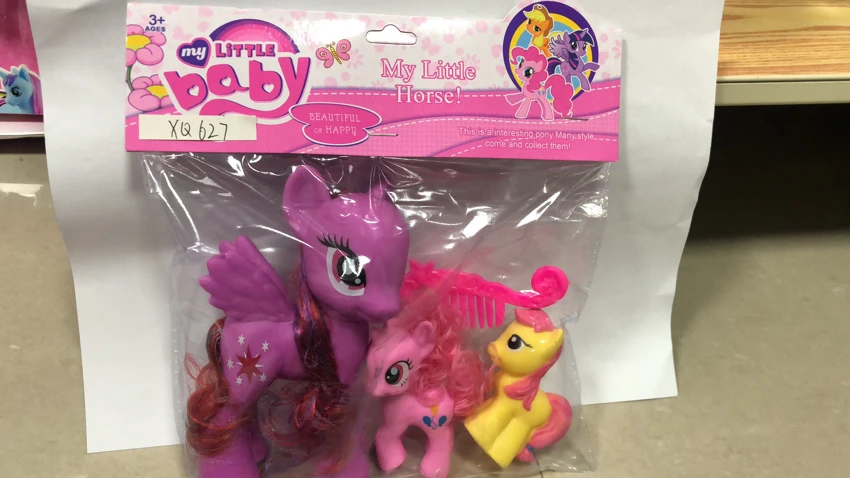 No. 2 Horse, No. 4 Horse, Conjoined Horse, Comb, Card Head Bag