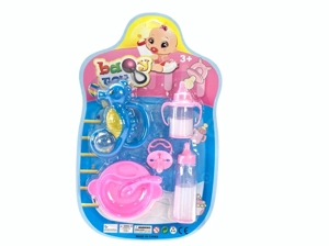 Bayi di rumah sihir mempunyai botol susu cecair dengan pinggan mangkuk. Kuda laut berbunyi bel