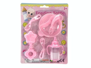 ขวดนมของเหลวพร้อมช้อนอาหาร