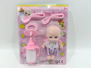 Boneka dengan botol susu