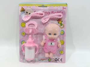 Boneka dengan botol susu