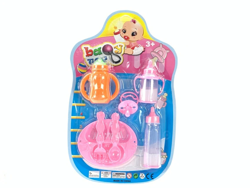 Bayi di rumah sihir mempunyai botol susu cecair dengan pinggan mangkuk. Berbunyi loceng