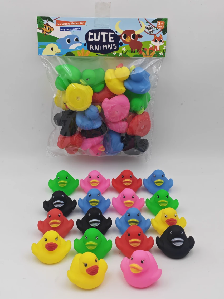 18 เป็ดสีเหลืองเล่นน้ําหลายสีนิกนิกนิกเรียกว่าถุงพีวีซี