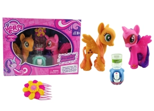 Box Set: 2 Vinyl Ponies with Water Dispenser & Hair Clips