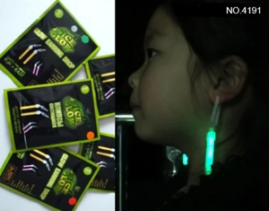 Satu set anting-anting lampu neon