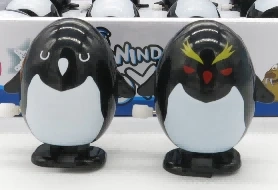 2 Gambar Berjalan Penguin Hitam