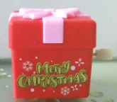 Rantai di atas beg Krismas